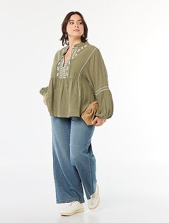 Blusa bordada de manga larga