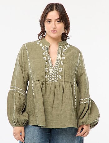 Blusa bordada de manga larga