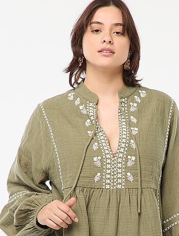 Blusa bordada de manga larga