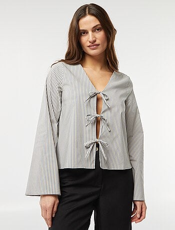 Blusa chaqueta a rayas con cintas para anudar