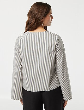 Blusa chaqueta a rayas con cintas para anudar