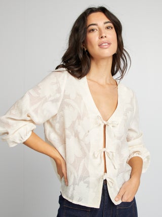 Blusa chaqueta transparente con motivos florales