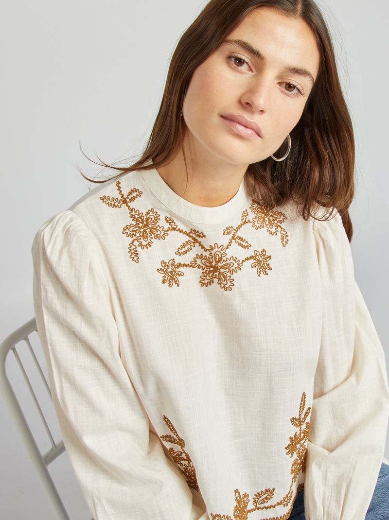 Blusa con bordados BEIGE - Kiabi