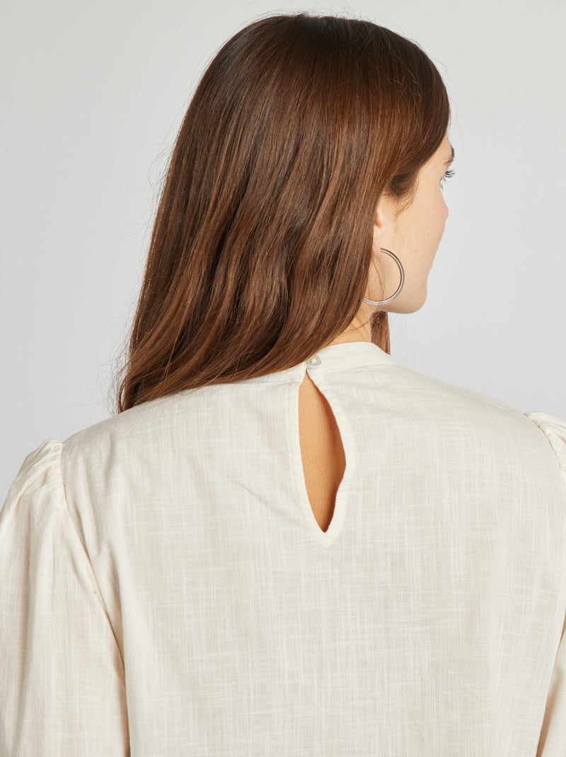 Blusa con bordados BEIGE - Kiabi