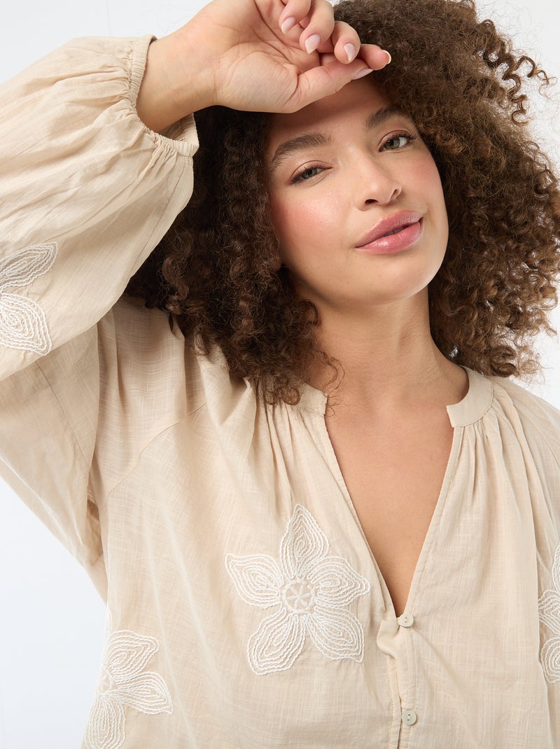 Blusa con bordados Beige - Kiabi