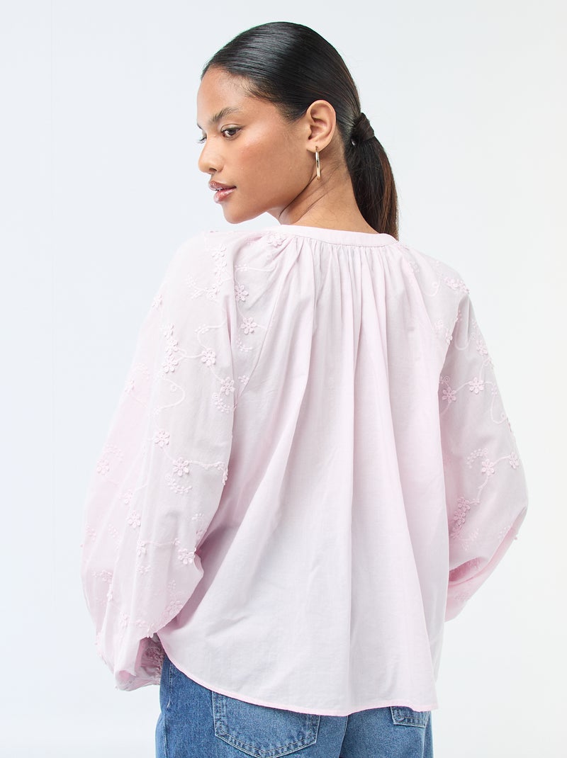 Blusa con bordados de flores Rosa - Kiabi