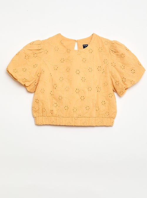 Blusa con bordados de flores y manga corta - Kiabi