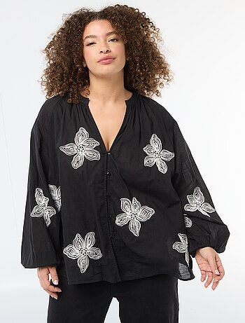 Blusa con bordados
