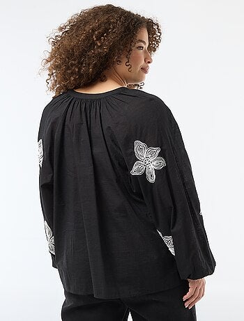 Blusa con bordados