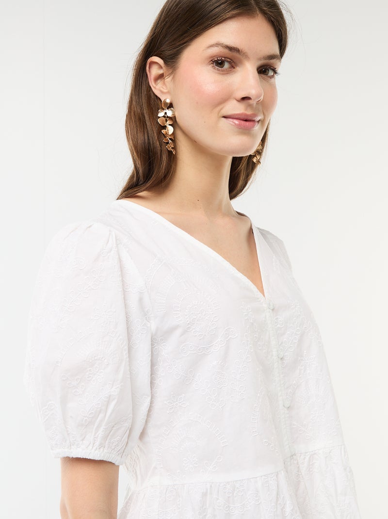 Blusa con bordados y bajo con volante Blanco - Kiabi