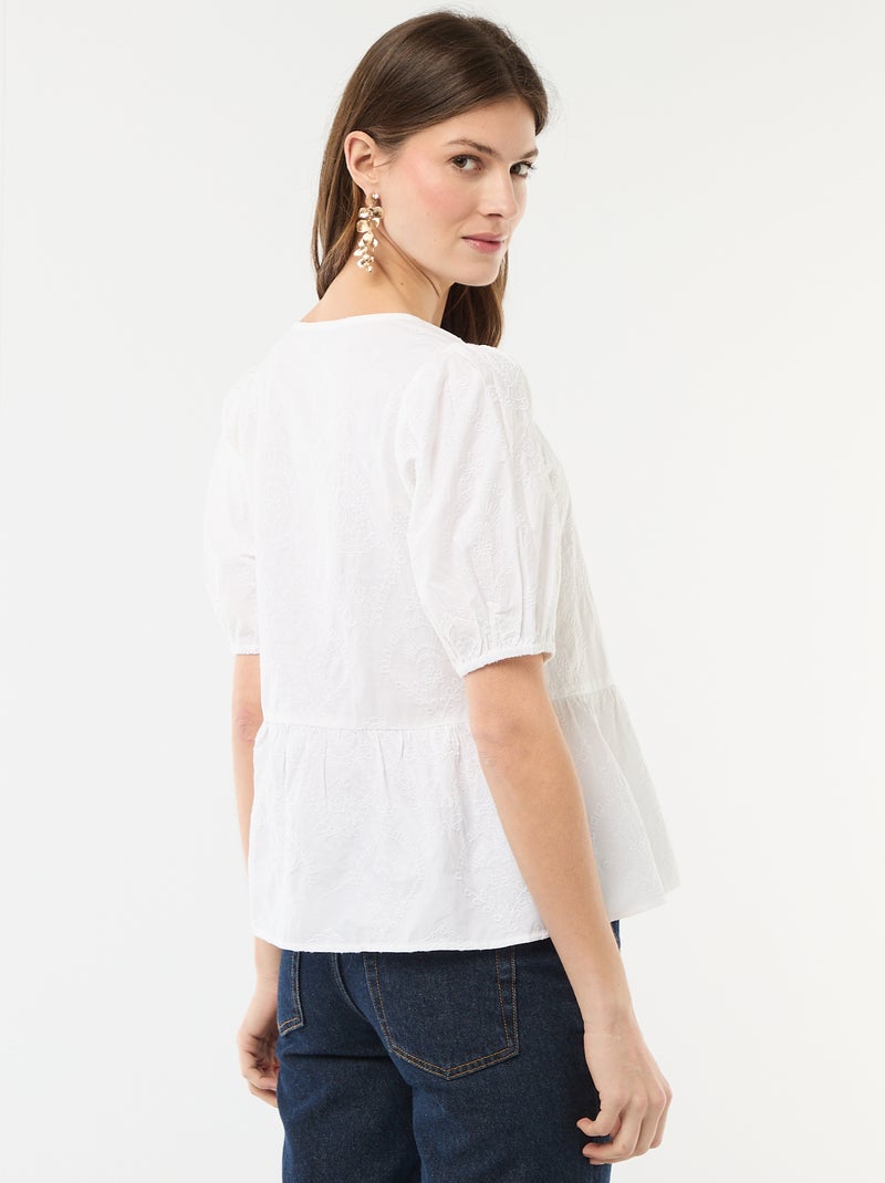 Blusa con bordados y bajo con volante Blanco - Kiabi