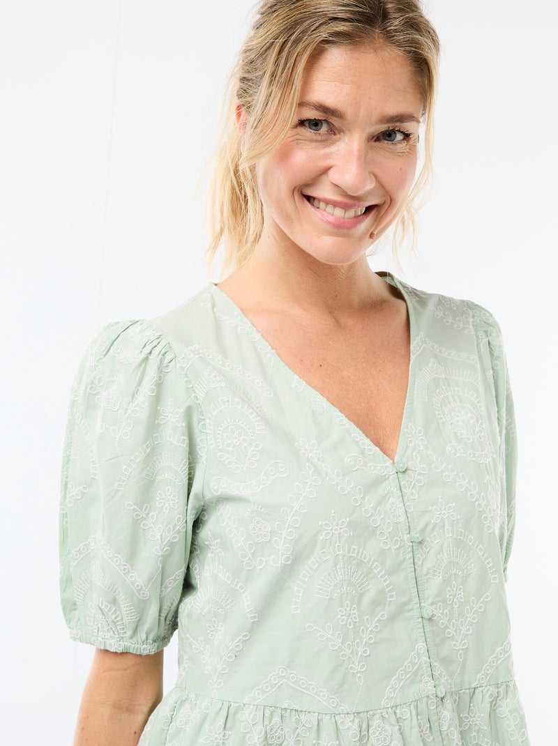 Blusa con bordados y bajo con volante Verde - Kiabi