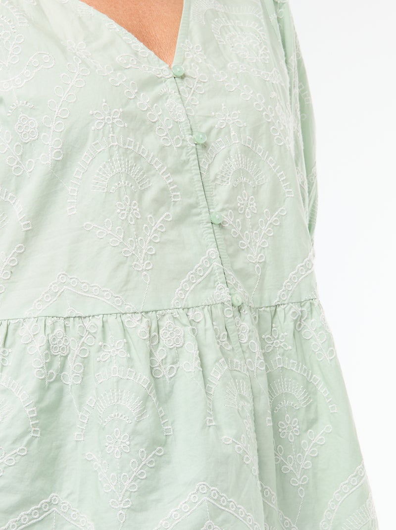 Blusa con bordados y bajo con volante Verde - Kiabi