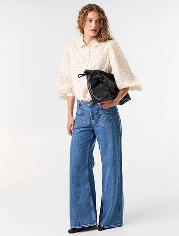 Blusa con cuello abotonado