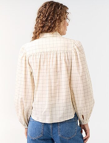 Blusa con cuello abotonado