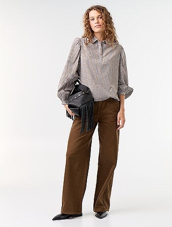 Blusa con cuello abotonado