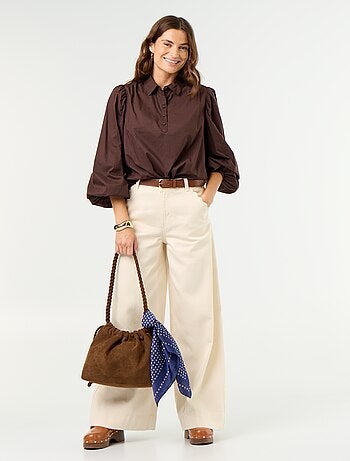 Blusa con cuello abotonado