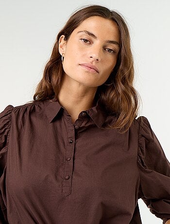 Blusa con cuello abotonado