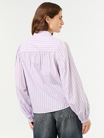 Blusa con cuello abotonado
