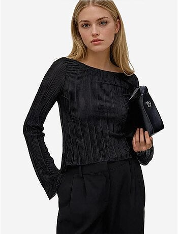 Blusa con cuello barco y tiras con lazo en la espalda