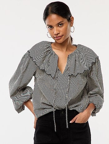 Blusa con cuello bebé amplio
