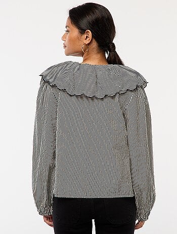 Blusa con cuello bebé amplio