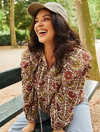 Blusa con cuello bebé amplio