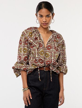 Blusa con cuello bebé amplio