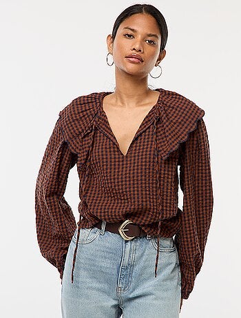Blusa con cuello bebé amplio