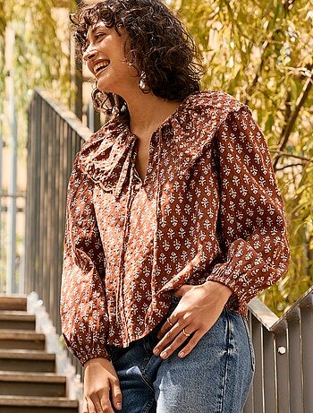 Blusa con cuello bebé amplio