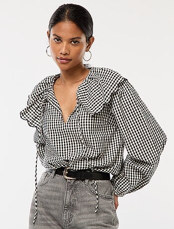 Blusa con cuello bebé amplio