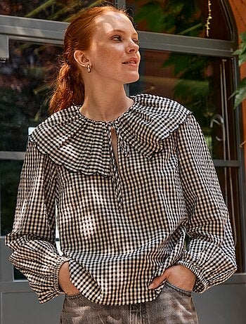 Blusa con cuello bebé amplio