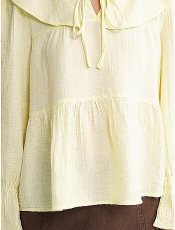 Blusa con cuello chal, volantes y lazo mixray