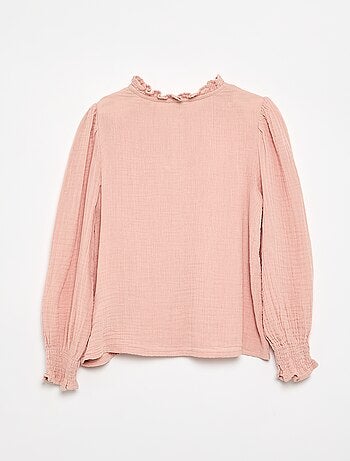 Blusa con cuello con volantes