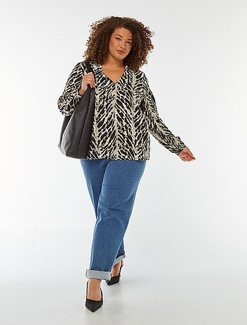 Blusa con cuello de pico y manga larga estampada