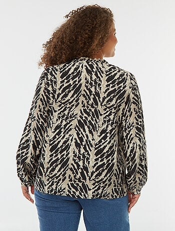 Blusa con cuello de pico y manga larga estampada