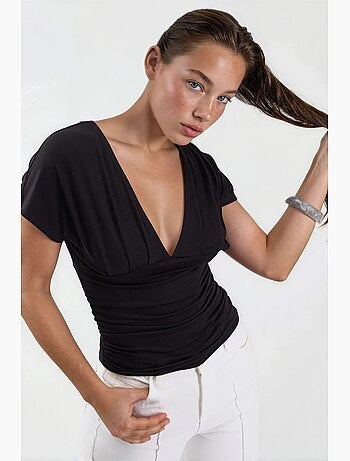 Blusa con cuello en v y detalle de lazo busem