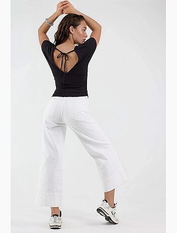 Blusa con cuello en v y detalle de lazo busem