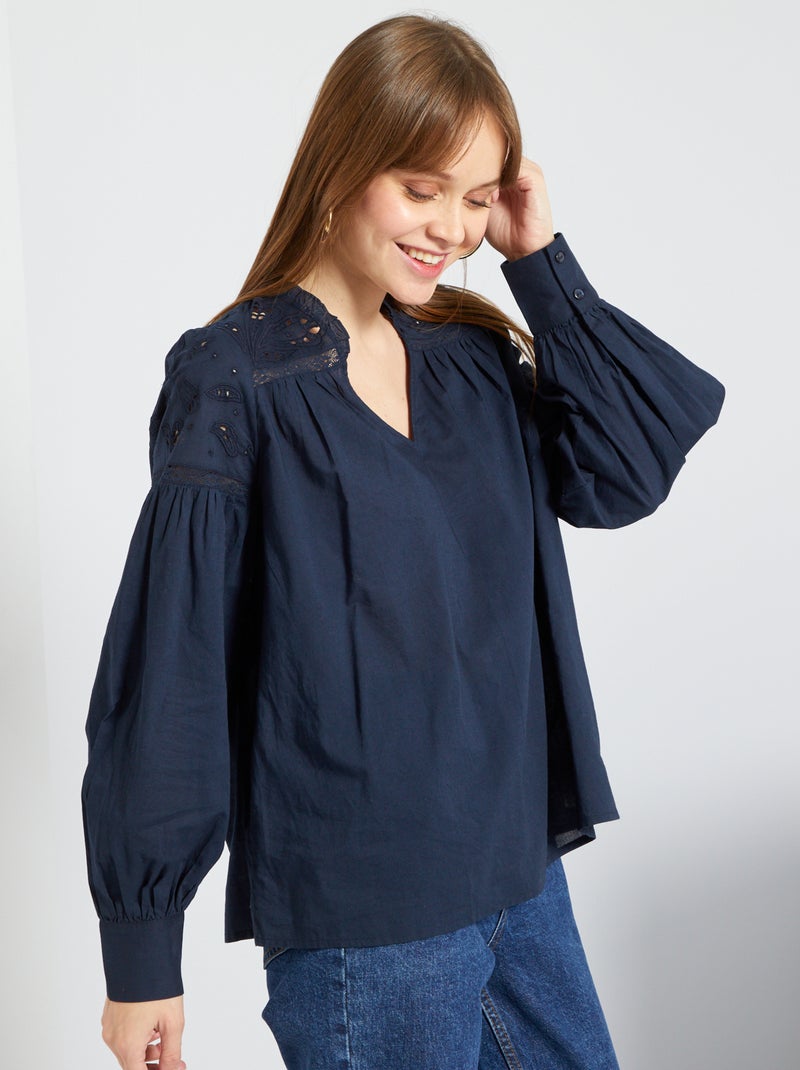 Blusa con detalles de macramé y bordados AZUL - Kiabi