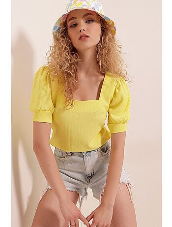Blusa con escote cuadrado