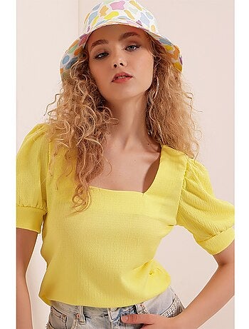 Blusa con escote cuadrado