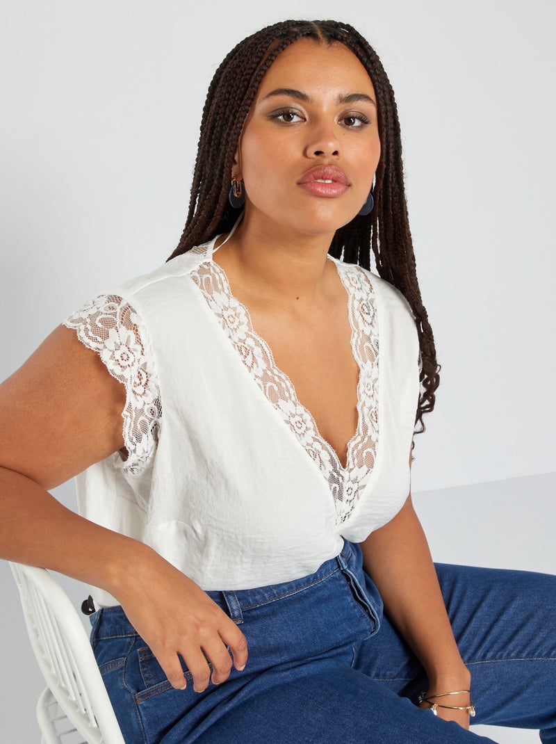 Blusa con escote de pico y encaje Blanco - Kiabi