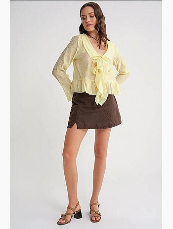 Blusa con escote en pico, volantes y lazo mixray