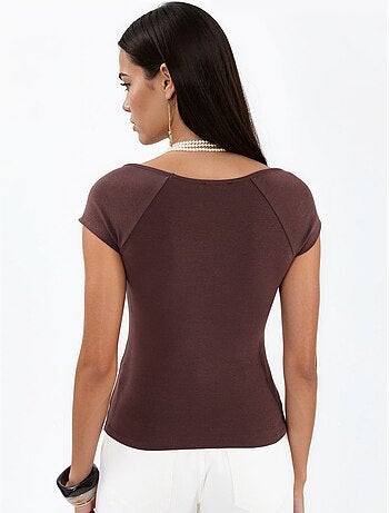 Blusa con escote en v y manga corta con drapeado busem
