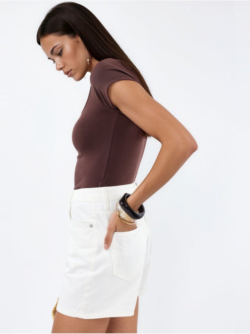 Blusa con escote en v y manga corta con drapeado busem Marrón - Kiabi