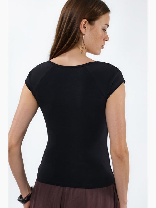 Blusa con escote en v y manga corta con drapeado busem - Kiabi Blusa con escote en v y manga corta con drapeado busem - Kiabi