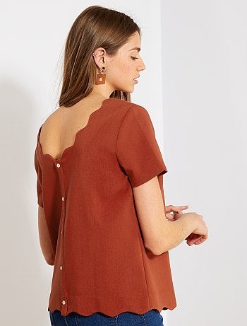 Blusa con espalda abotonada y cuello corola - Kiabi