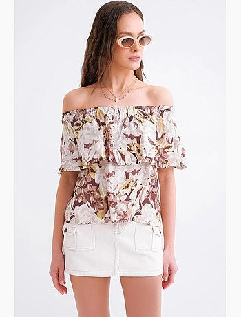 Blusa con estampado floral y hombros descubiertos mixray