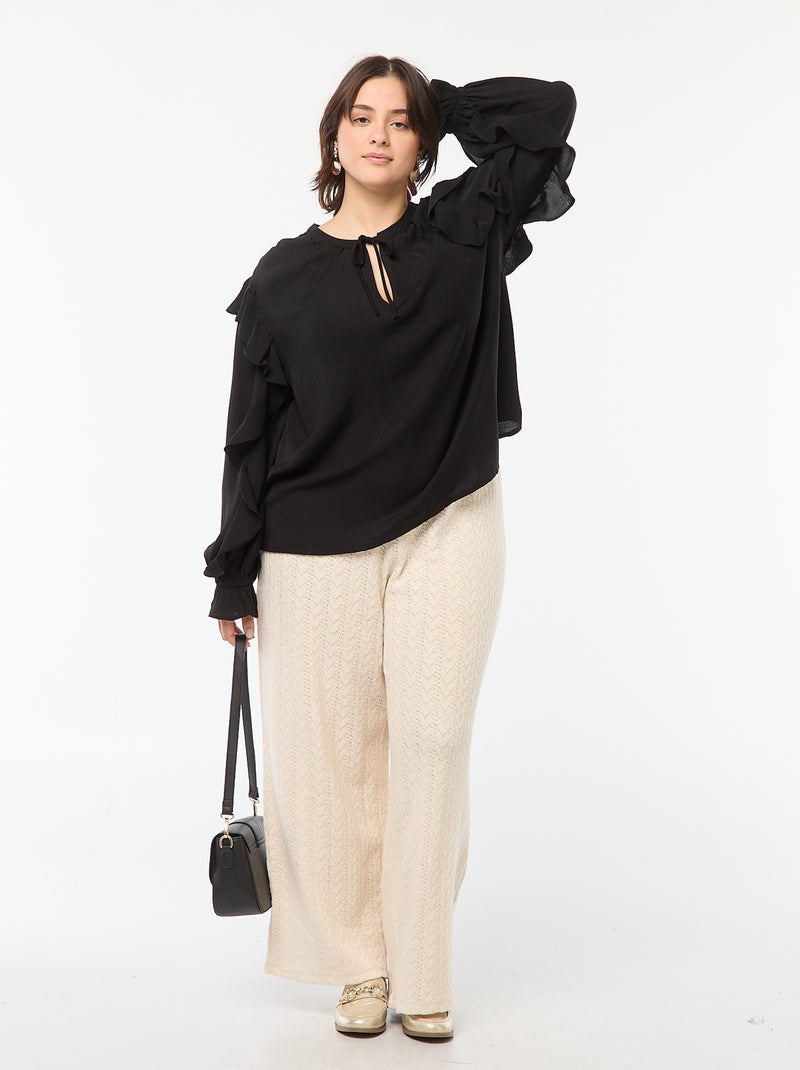 Blusa con hombros y puños con volantes + cintas anudables en el cuello negro - Kiabi