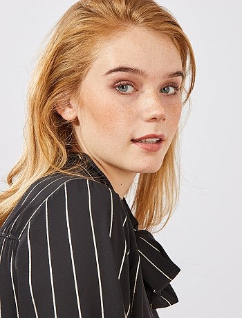 Blusa con lazo en el cuello - Kiabi